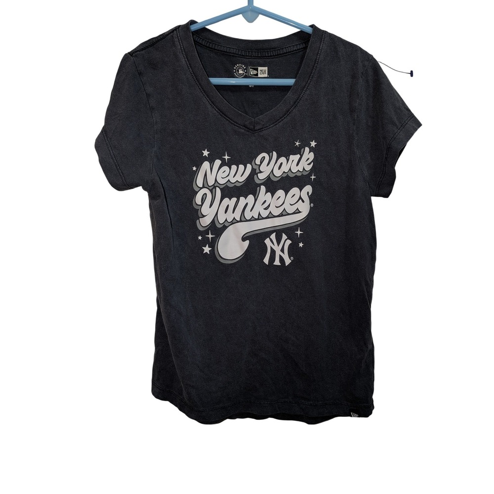 New Era New York Yankees Girls Black V-Neck Graphic T-Shirt Glitter Stars 10/12
